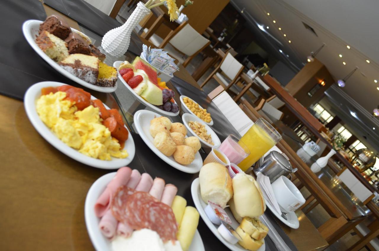 Constantino Hotel E Eventos Juiz de Fora Luaran gambar A breakfast buffet