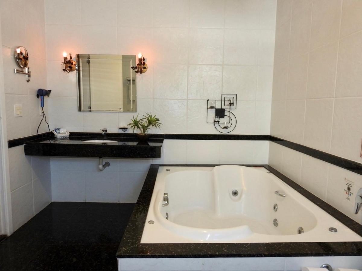 Constantino Hotel E Eventos Juiz de Fora Luaran gambar A whirlpool bathtub