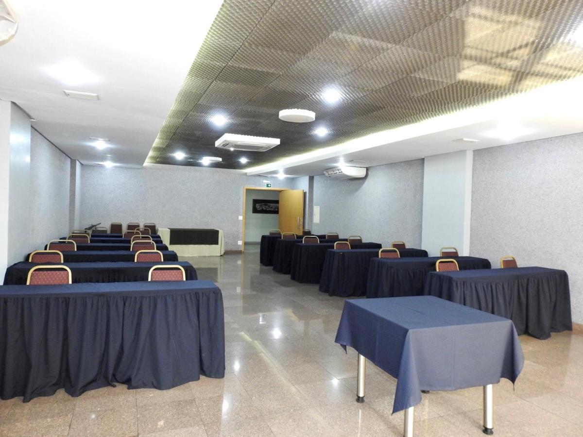 Constantino Hotel E Eventos Juiz de Fora Luaran gambar A conference room at the hotel