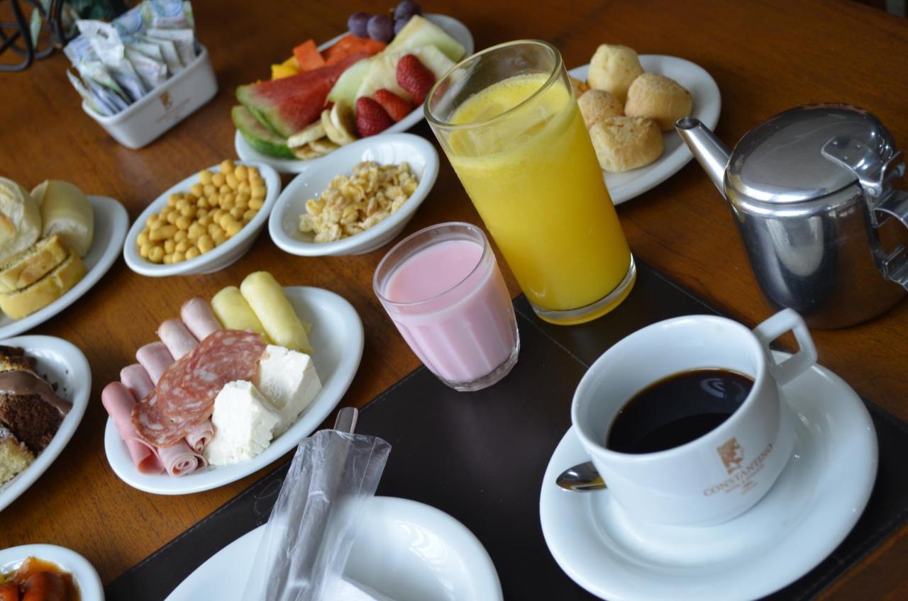 Constantino Hotel E Eventos Juiz de Fora Luaran gambar A typical breakfast in Brazil
