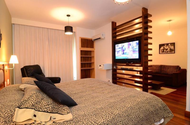 Constantino Hotel E Eventos Juiz de Fora Luaran gambar A bedroom with a television